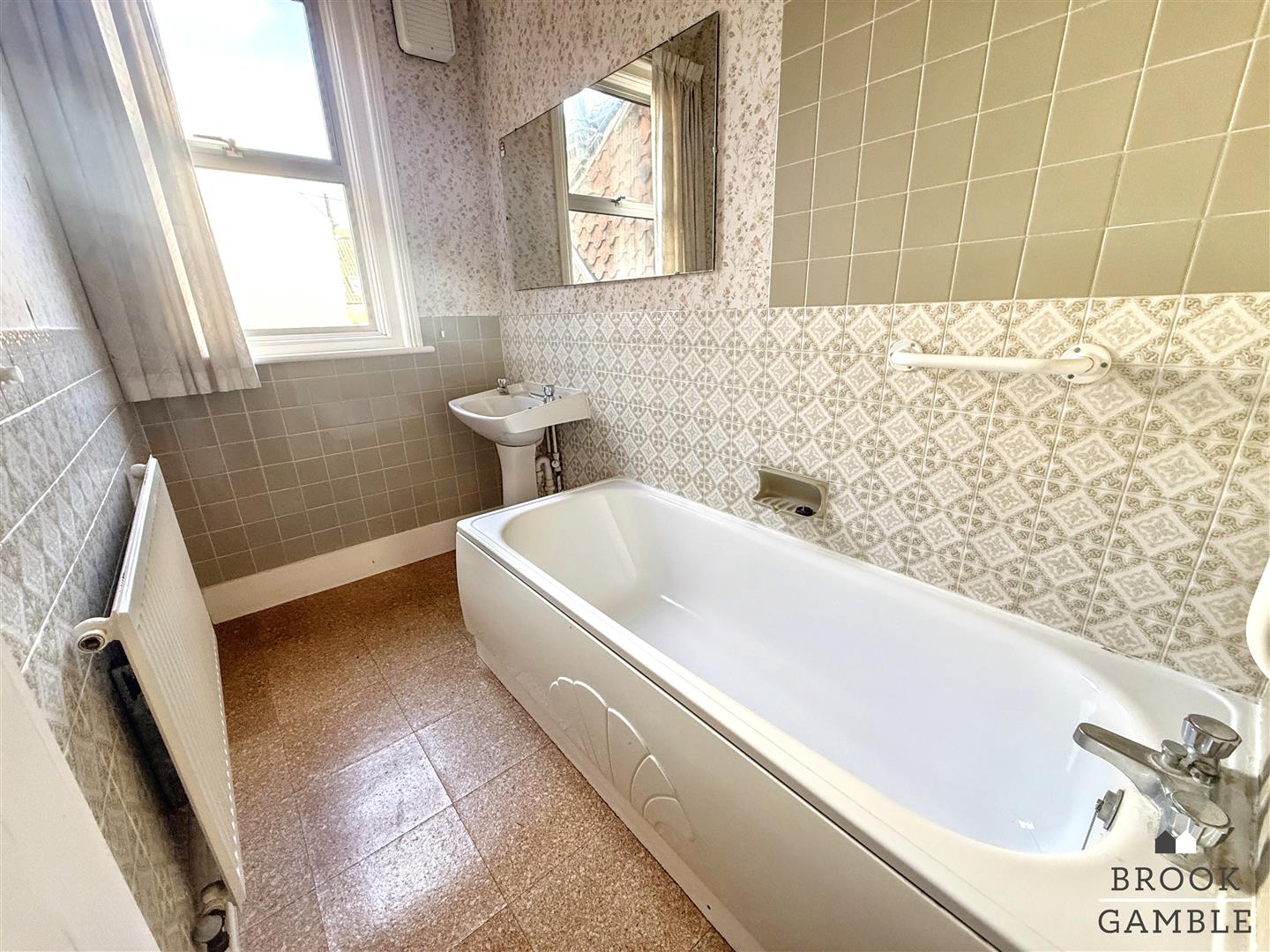 4 Bedroom House. Gore Park Road in Eastbourne,  15